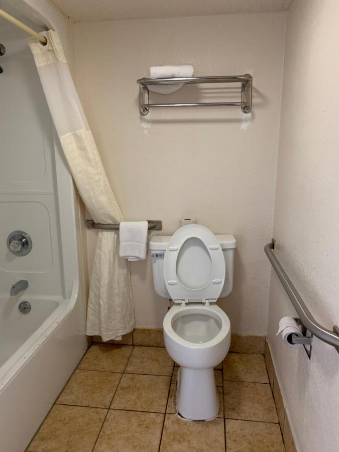 אוגוסטה Zainee Inc Budgetel Inn And Suites חדר תמונה