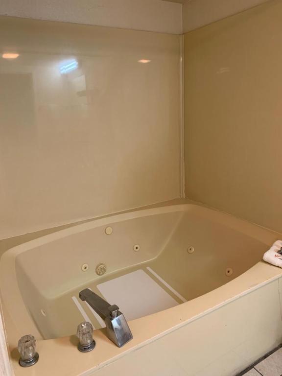 אוגוסטה Zainee Inc Budgetel Inn And Suites מראה חיצוני תמונה